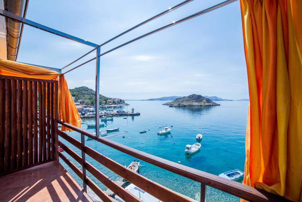 View of the bay and boats from a balcony at Porto Romantico 1